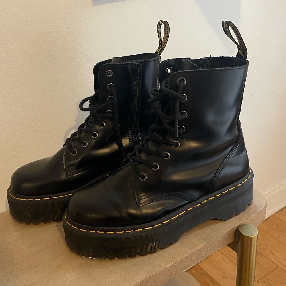 Doc Martens- JADON BOOT SMOOTH LEATHER PLATFORMS - Women’s 8  - FIT LIKE A 9
